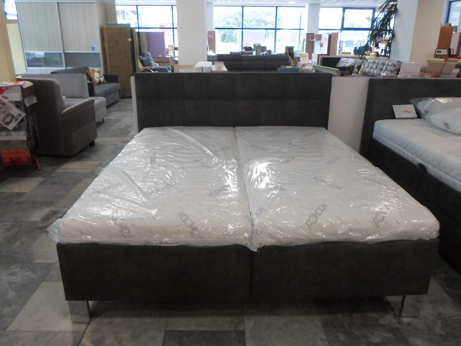 Dvojlůžko ELLA - šedo-hnědá broušená látka